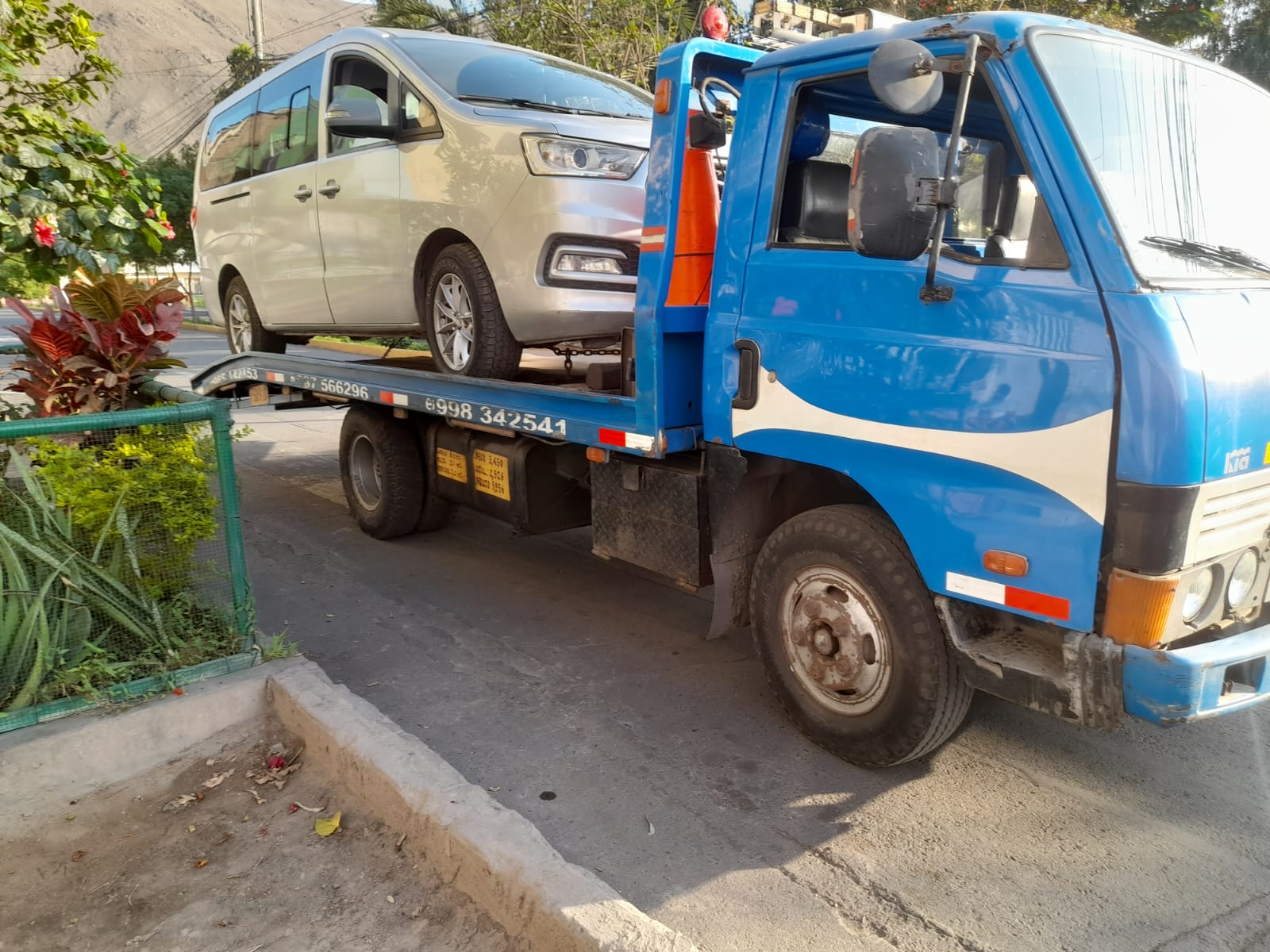 Grúa Plataforma de Angelo Car Servis E.I.R.L.